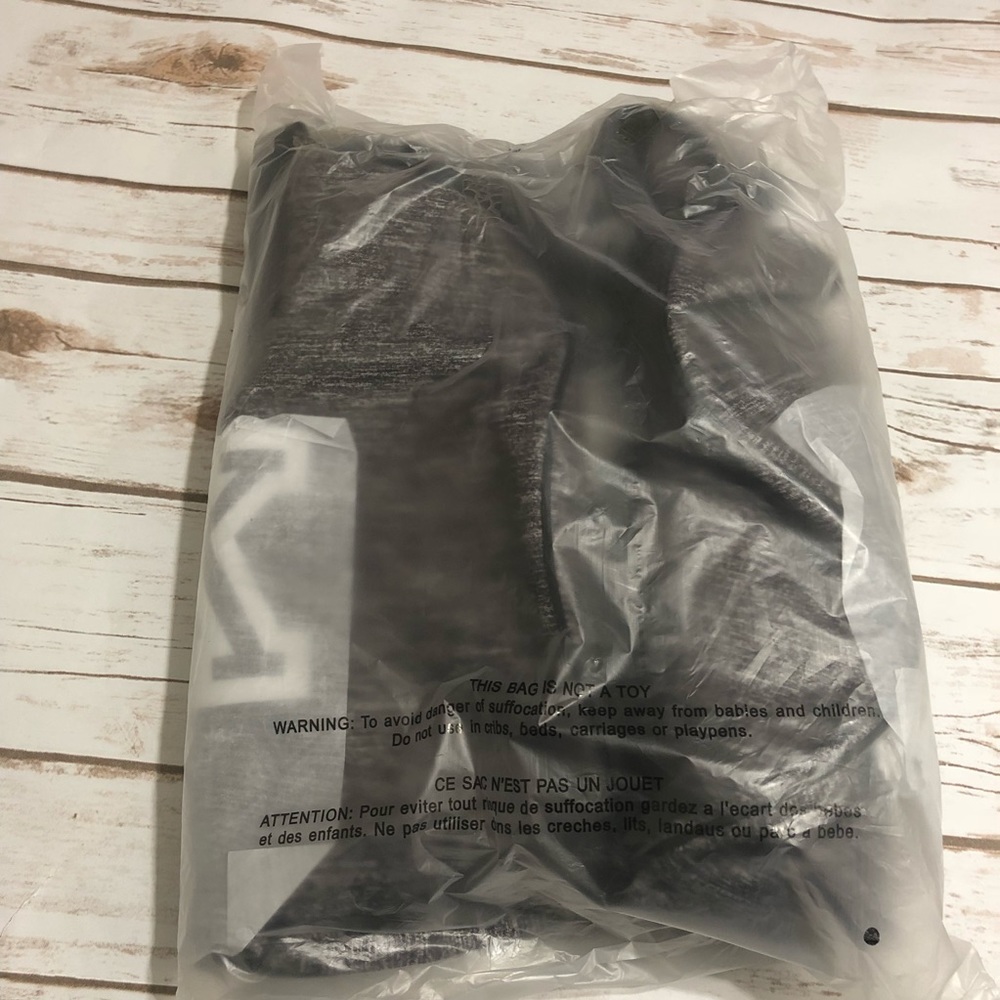 Vs pink duffle bag and water bottle - Picture 4 of 4